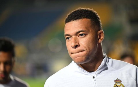 高清：皇马在哈萨克斯坦备战欧冠 姆巴佩神情认真
        
    高清：皇马在哈萨克斯坦备战欧冠 姆巴佩神情认真