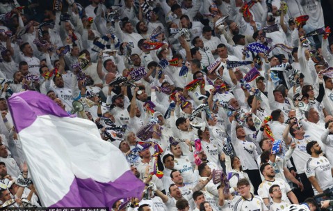 哥们好样的！罗德里戈在家见证巴尔韦德戴帽，三次激动振臂高呼