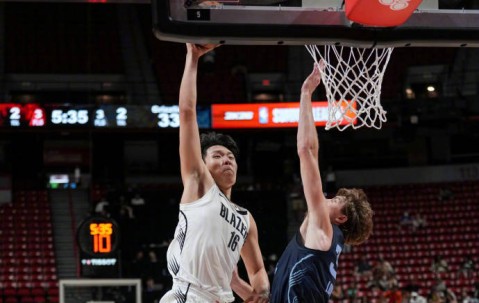 杨瀚森背靠背10+5+5失误 夏联次战开拓者遭灰熊逆转