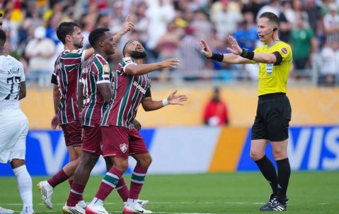 意甲巅峰对决！那不勒斯主场死磕尤文，争四与复仇双重博弈