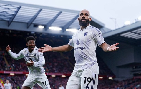 比赛日：曼联绝杀强送利物浦4连败 梅西生涯第60次戴帽