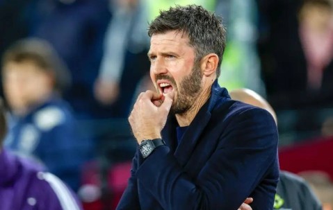 红牌争议+44年魔咒！曼联主场溃败藏三重败因！