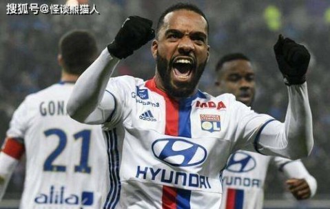 惊天冤案！5亿欧元欠条烧成降级令，里昂更衣室惊现本泽马血书