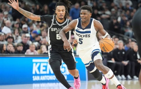 生涯新高竟成空砍！爱德华兹55分仍难奈马刺 末节26分