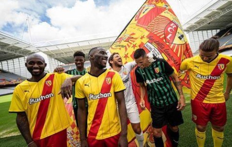 法甲焦点战：朗斯主场均衡冲欧战，巴黎 FC 客场守反保级