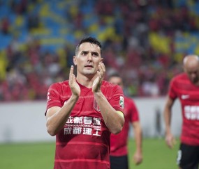 曝周定洋前往曼城体检，即将加盟中超新贵，公认最强内援后腰