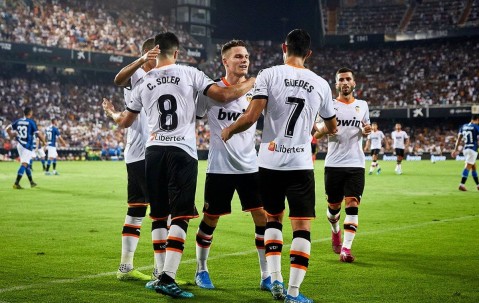 西甲焦点战：巴塞罗那VS巴伦西亚——攻防博弈下的胜负前瞻