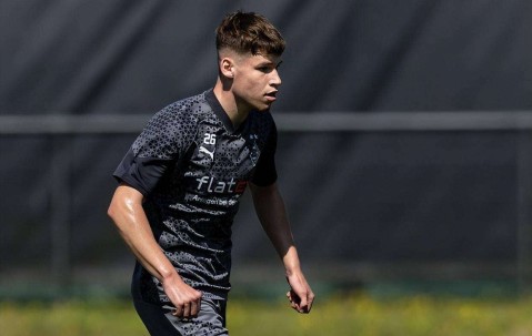 21岁德甲后防小将横空出世，新一代德国希望星，3大英超豪门疯抢