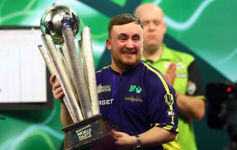 18岁知名曼联球迷：霍伊伦缺支援不能全怪他 真希望拉什福德回归