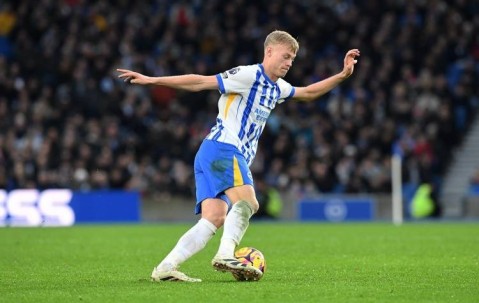 英媒：红军热刺纽卡拜仁关注布莱顿后卫范赫克，海鸥想续约有难度