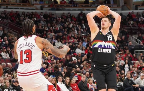 约基奇22+14+17穆雷28+11 掘金战胜公牛