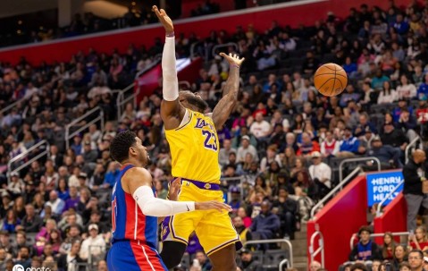 东契奇32分&amp;绝平3分不中老詹12+10 活塞终结湖人9连胜