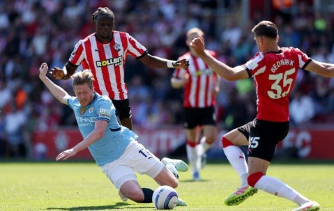 又整活！曼城客场闷平圣徒丢掉2分，瓜迪奥拉温水煮青蛙煮死自己